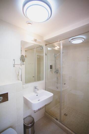 Фото номера Двухместный номер с 2 отдельными кроватями Гостиница Biblioteka Boutique Hotel г. Вологда 14